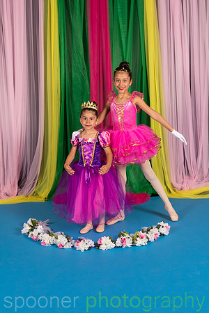Isabella and Dayanara Zaragoza