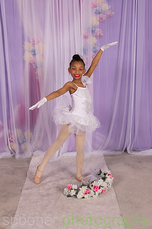 Shania Warren